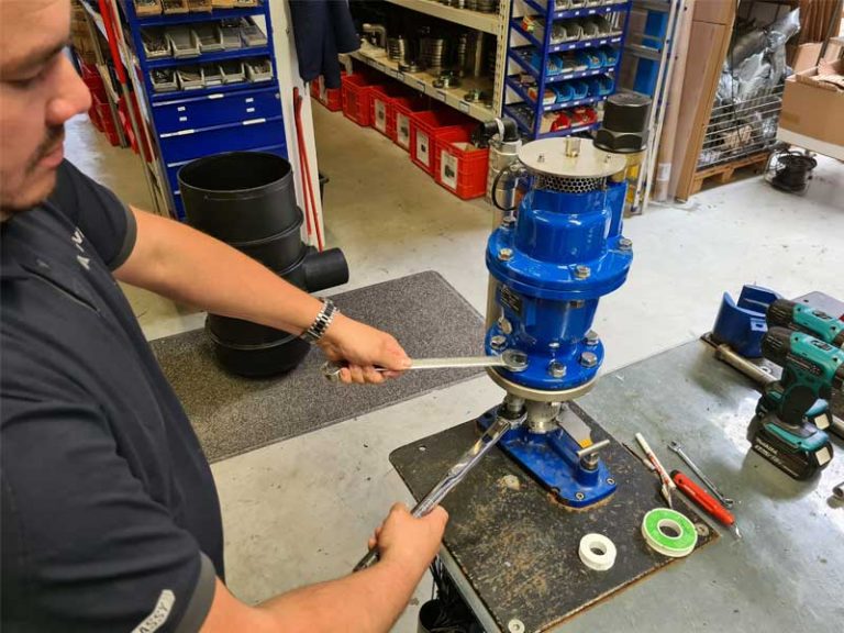 Montage, Mann, Be- und Entlüftungsventil, Ventillösung